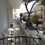 Lora מלון 2*