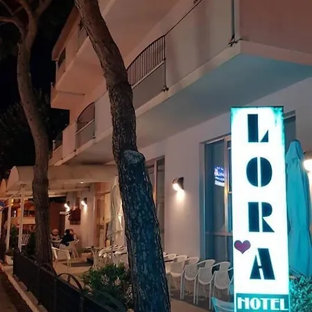 Hotel Lora 2*