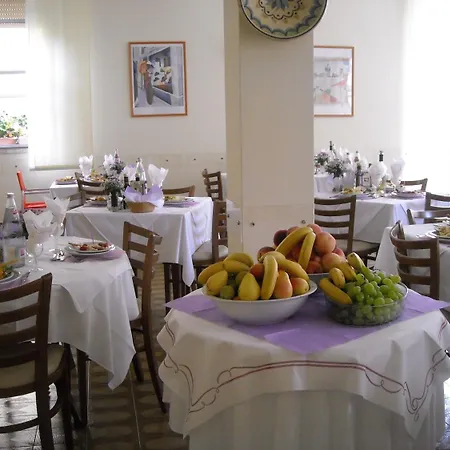 Hotel Lora