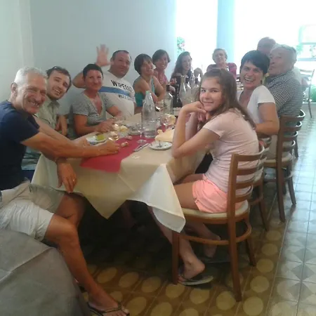 Lora فندق ريميني