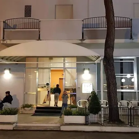 Hotel Lora 2*