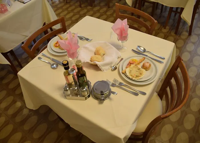 Hotel Lora 2*