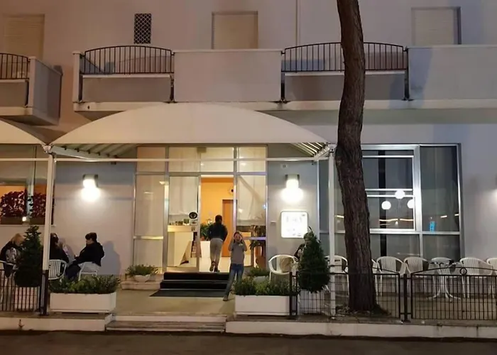 Hotel Lora 2*