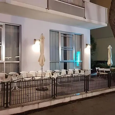 Ξενοδοχείο Lora